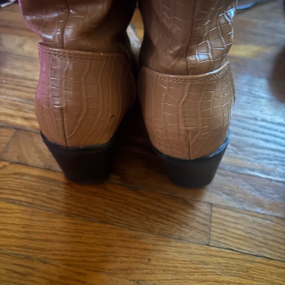 Elegant Tan Croc-Embossed Ankle Booties - Picture 3 of 3